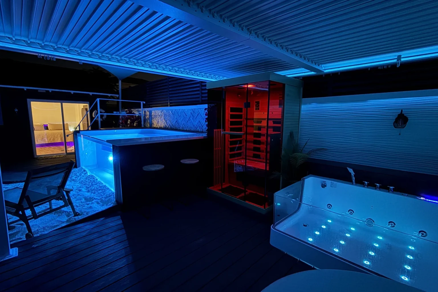 Private wellness area with heated pool, sauna and jacuzzi